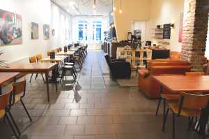 Cinq cafés avec wifi pour travailler à Liège, spot wifi, digital nomad, indépendant, travailler, pc, internet, portable, prise de courant, L'Office café